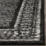 Charger l'image dans la visionneuse de galerie, Tapis d'intérieur carré Safavieh Adirondack Luther, noir/argent, 1,2 m x 1,2 m