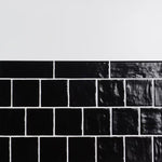 Charger l'image dans la visionneuse de galerie, Carreau de finition mural arrondi en céramique Ivy Hill Tile Amagansett Black 2 po x 8 po