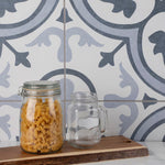 Charger l'image dans la visionneuse de galerie, Carreaux de sol et de mur en céramique Merola Tile Amberes Azul II, 13 po x 13 po (15,85 pi²/boîte)