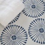 Charger l'image dans la visionneuse de galerie, 9" W x 9" L x 4mm Peel & Stick Floor Tile Sunflower Luxury Vinyl Flooring