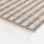 Charger l'image dans la visionneuse de galerie, GlucksteinElements Everett Ivory/Taupe 6 ft. x 9 ft. Indoor Area Rug – Modern Wool Blend Rug with Fringe Detail