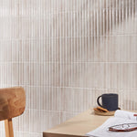 Charger l'image dans la visionneuse de galerie, Carrelage mural cannelé poli blanc Ivy Hill Mawr 5,9 po x 11,81 po 0,31 po d'épaisseur 9,68 pi ca/caisse