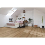 Charger l'image dans la visionneuse de galerie, Revêtement de sol stratifié aspect bois TrafficMaster Jefferson Oak, beige et beige, 8 mm x 7,6 po l x 54,45 po L (20,11 pi²/boîte)