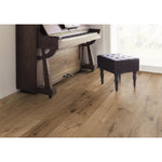 Charger l'image dans la visionneuse de galerie, Revêtement de sol stratifié aspect bois brun TrafficMaster Teddy Oak 12 mm x 7,6 po l x 54,45 po L (17,24 pi²/boîte)