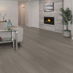 Charger l'image dans la visionneuse de galerie, Revêtement de sol stratifié TrafficMaster Jasper Mist Oak, 7 po l x 48 po L x 10 mm H (17,99 pi²/boîte)