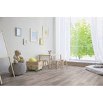 Charger l'image dans la visionneuse de galerie, Revêtement de sol stratifié aspect bois gris moyen TrafficMaster Silver Oak 8 mm x 7,6 po l x 54,45 po L (20,11 pi²/boîte)