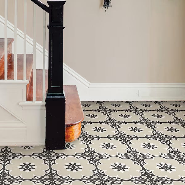 Ensemble de 20 carreaux de sol en vinyle FloorPops Black Daphne de 12 po x 12 po (20 pi2)