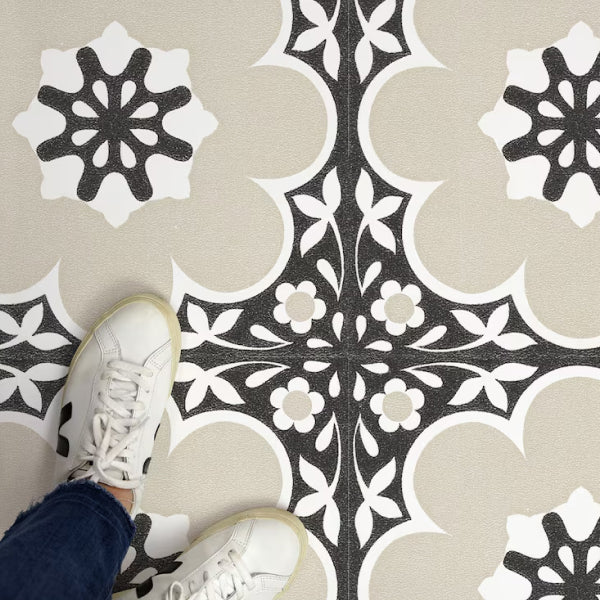 Ensemble de 20 carreaux de sol en vinyle FloorPops Black Daphne de 12 po x 12 po (20 pi2)