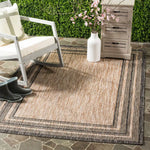 Charger l&#39;image dans la visionneuse de galerie, Tapis carré d&#39;intérieur/extérieur Safavieh Courtyard Jessie, naturel/noir, 1,2 m x 1,2 m
