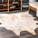 Charger l&#39;image dans la visionneuse de galerie, Tapis d&#39;intérieur nuLOOM Iraida en fausse peau de vache, blanc cassé, 1,5 m x 2,1 m
