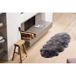 Charger l&#39;image dans la visionneuse de galerie, Tapis d&#39;intérieur en fausse peau de vache, mélange gris, 1,5 m x 1,8 m, Linon Home Décor Products
