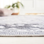 Charger l&#39;image dans la visionneuse de galerie, Tapis de couloir d&#39;intérieur lavable en machine Safavieh Arizona Elsie, gris clair/gris vert, 2 pi 6 po x 8 pi
