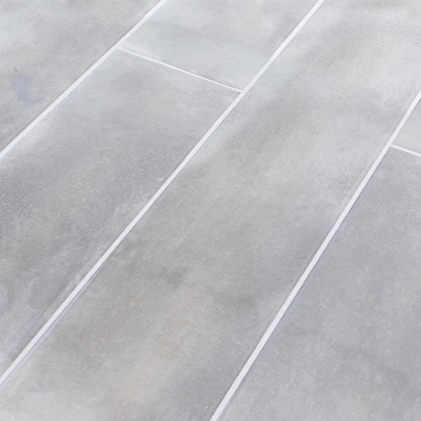Carrelage mural en céramique brillant Jeffrey Court Heirloom Grey, 6 po x 20 po (10,313 pi²/caisse)