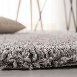 Charger l&#39;image dans la visionneuse de galerie, Tapis d&#39;intérieur rond Safavieh Shag Felicia Silver 4 pi x 4 pi
