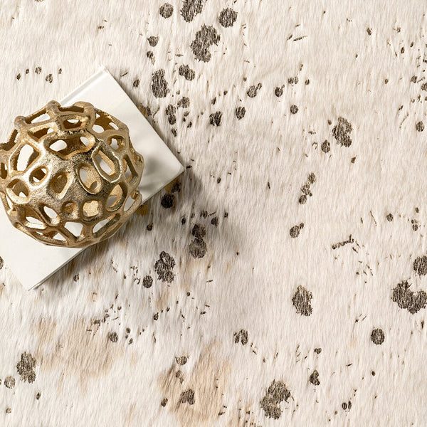nuLOOM Iraida Faux Cowhide Off-White 4 ft. x 5 ft. Indoor Area Rug