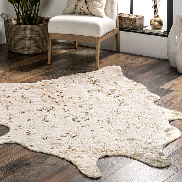 nuLOOM Iraida Faux Cowhide Off-White 4 ft. x 5 ft. Indoor Area Rug