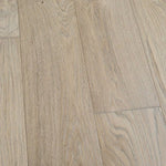Charger l&#39;image dans la visionneuse de galerie, Plancher de bois franc d&#39;ingénierie Malibu Wide Plank Mavericks, chêne français, 1/2 po x 7-1/2 po x longueurs variables (23,31 pi²/boîte)
