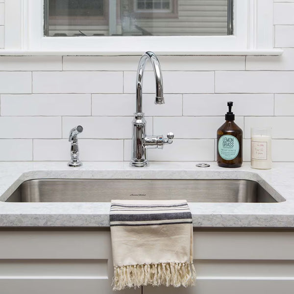 Merola Tile Chester Matte Bianco Ceramic Wall Tile 0.38 inch Thick 3 inch Wide 5.72 sq ft/case Satin Subway Finish