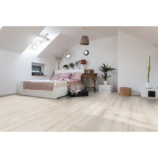 Revêtement de sol stratifié aspect bois TrafficMaster Hampton Oak, 8 mm x 7,6 po l x 54,45 po L, beige clair et beige clair (20,11 pi²/boîte)