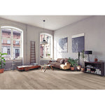 Charger l&#39;image dans la visionneuse de galerie, Revêtement de sol stratifié aspect bois TrafficMaster River Oak, beige et beige, 12 mm x 7,6 po l x 54,45 po L (17,24 pi²/boîte)
