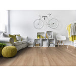 Charger l&#39;image dans la visionneuse de galerie, Revêtement de sol stratifié aspect bois, collection Home Decorators, chêne Jackson, 14 mm x 7,6 po l x 54,45 po L, beige moyen et beige clair (17,24 pi²/boîte)
