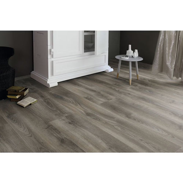 Stratifié Quickstyle Chêne Europa 10 mm d'épaisseur x 6,26 po de largeur x 54,45 po de longueur (18,94 pi²/boîte)