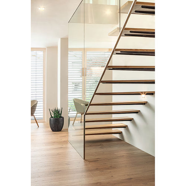 Revêtement de sol stratifié aspect bois brun TrafficMaster Riverbed Oak, 12 mm x 7,6 po l x 54,45 po L (17,24 pi²/boîte)