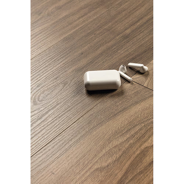 Revêtement de sol stratifié aspect bois brun moyen TrafficMaster Millside Walnut 10 mm x 7,6 po l x 54,45 po L (22,98 pi²/boîte)