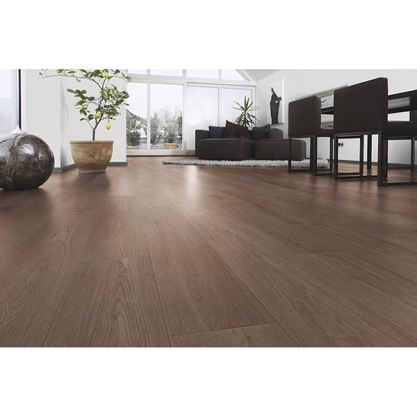 Revêtement de sol stratifié aspect bois brun moyen TrafficMaster Forestwood Oak, 10 mm x 7,6 po l x 54,45 po L (22,98 pi²/boîte)