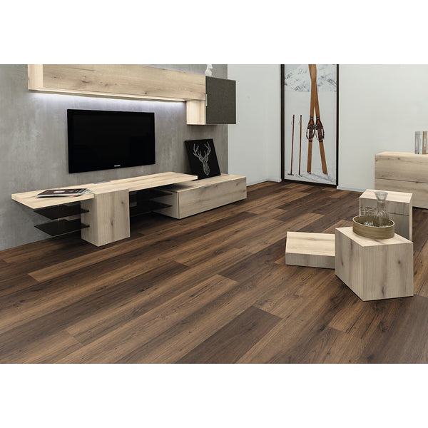 Revêtement de sol stratifié TrafficMaster Cabin Hickory, brun foncé, 10 mm x 6,26 po l x 54,45 po L (18,94 pi²/boîte)