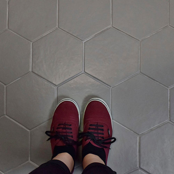 Merola Tile Hexatile Matte Gris Porcelain Tile 0.37 inch Thick 7 inch x 8 inch 7.67 sq ft/case Matte Hexagon